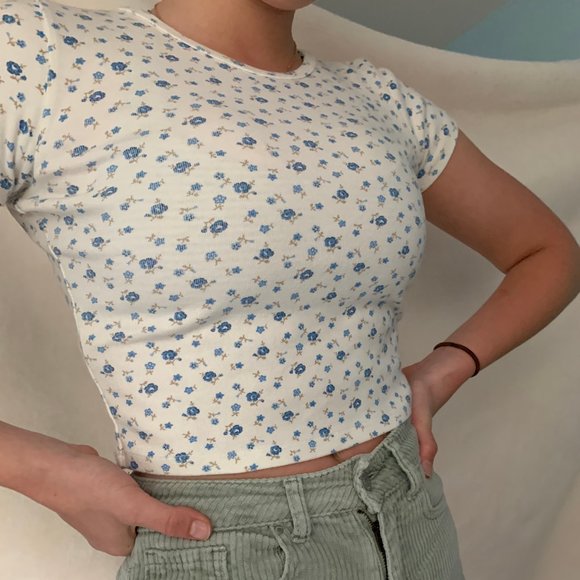 Brandy Melville White and Blue Flower Top - Picture 2 of 4